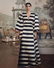 दीपिका से लेकर मलाइका तक इन बॉलीवुड अभिनेत्रियों का फैशन स्टाइल था ज़रा हटके, आप भी देखें तस्वीरें