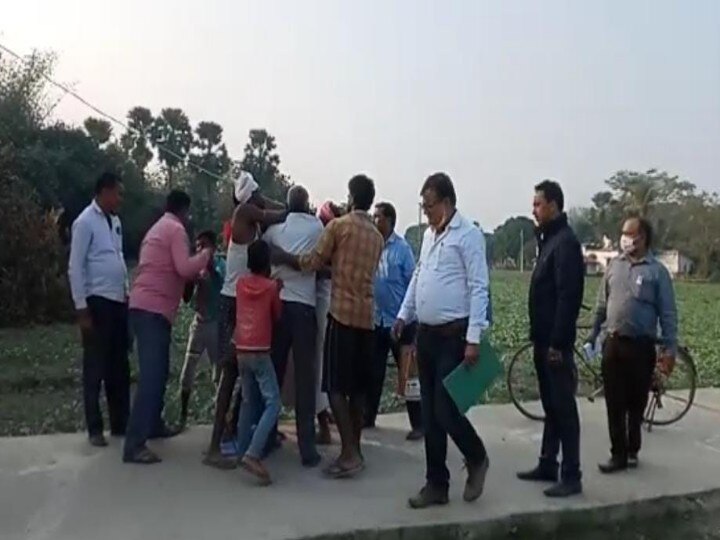 Bihar: Telling truth in front of investigation team was costly, chief's husband and goons beat villagers ann बिहार: जांच टीम के सामने सच बोलना पड़ा महंगा, मुखिया पति और गुंडों ने की ग्रामीणों की पिटाई