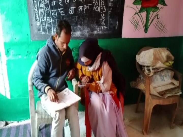 बिहार: सरकारी आदेश आंगनबाड़ी सेविकाओं के लिए बना आफत, बिना ट्रेनिंग डिजिटली काम करने में हो रही परेशानी Bihar: Government order created trouble for Anganwadi workers, having trouble working digitally without training ann बिहार: सरकारी आदेश आंगनबाड़ी सेविकाओं के लिए बना आफत, बिना ट्रेनिंग डिजिटली काम करने में हो रही परेशानी