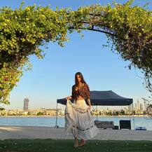 White Skirt में फोटो शेयर कर एक बार फिर सोशल मीडिया पर छाई शाहरुख खान की लाडली, देखें Suhana Khan की ये खूबसूरत फोटो