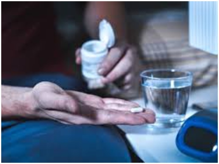 What is Self-medication and what are its risks, why should we prevent? जानिए सेल्फ-मेडिकेशन क्या है और क्यों खतरनाक है, बचने के लिए क्या करना जरूरी है?