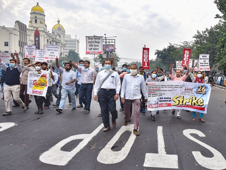 आज 10 केंद्रीय मजदूर संगठनों की हड़ताल, सरकारी बैंकों में कामकाज आंशिक रूप से प्रभावित 10 central trade unions strike today, operations in government banks partially affected आज 10 केंद्रीय मजदूर संगठनों की हड़ताल, सरकारी बैंकों में कामकाज आंशिक रूप से प्रभावित