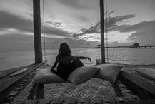 देखें फरहान अख्तर की गर्लफ्रेंड शिबानी का बोल्ड अंदाज, मालदीव से छुट्टियां मना कर लौटा कपल