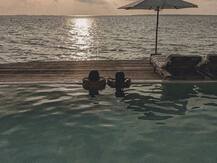 देखें फरहान अख्तर की गर्लफ्रेंड शिबानी का बोल्ड अंदाज, मालदीव से छुट्टियां मना कर लौटा कपल