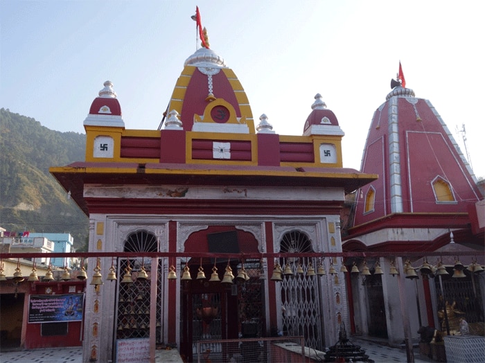 Special worship take place at Kamleshwar temple in Uttarakhand on the occasion of Baikunth Chaturdashi 2020 Baikunth Chaturdashi 2020: उत्तराखंड के इस मंदिर में खड़े दीए की होती है पूजा, निसंतान दंपत्तियों की भरती है गोद