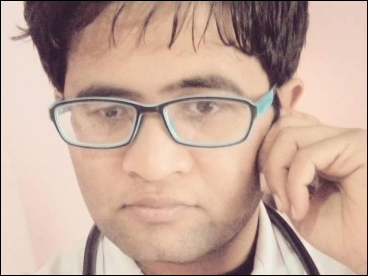 Madhya Pradesh: Coronawarrior Doctor Shubham Upadhyay dies due to infection- ann मध्य प्रदेश: कोरोना मरीज़ों का इलाज कर रहे डॉक्टर की संक्रमण से मौत, पिता बोले- सरकारी लापरवाही के चलते खो दिया बेटा