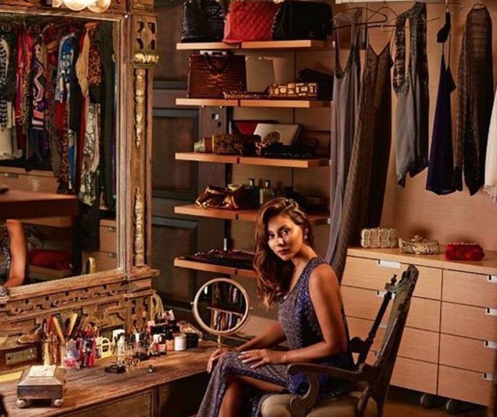 शाहरुख खान का 'मन्नत': शाहरुख खान और गौरी खान का दिल्ली स्थित घर हाल ही में काफी चर्चा में था. घर की खूबसूरत तस्वीरें देखकर हर किसी की आंखें चौंधिया सकती हैं लेकिन इससे पहले शाहरुख-गौरी का मुंबई स्थित घर मन्नत भी अपनी खूबसूरती के कारण चर्चा में रहता है.