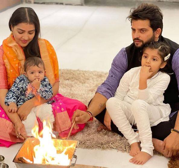 सुरेश रैना अपने परिवार को लेकर काफी भावुक किस्म के व्यक्ति है. वो अपनी पत्नी प्रियंका और बच्चों को ज्यादा से ज्यादा वक्त देना पसंद करते हैं.