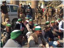 किसान आंदोलनः रामलीला मैदान की ओर कूच कर रहे थे किसान, पुलिस ने निरंकारी मैदान में लाकर छोड़ा