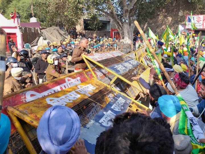 सिंघू बॉर्डर पहुंचे कुछ किसानों ने कहा कि वे रात में अलग-अलग स्थानों पर रूक गए थे और पानीपत में बैरीकेड को तोड़ दिया. पंजाब के किसानों का समूह सबसे पहले यहां पहुंचा. उसके बाद उनके साथ हरियाणा के किसान भी आए.