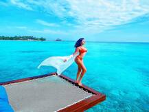 व्हाइट कलर की बिकिनी में तारा सुतारिया का दिखा ग्लैमरस अंदाज, फिदा हुए फैन्स