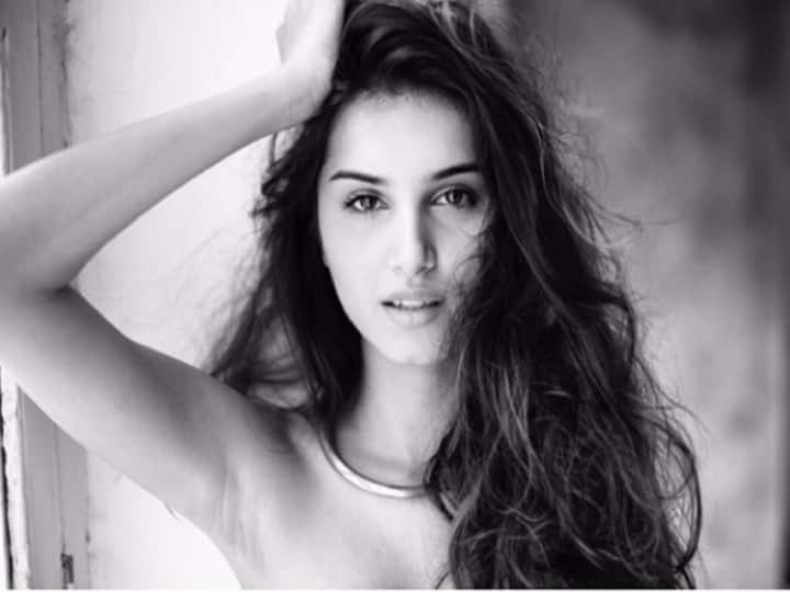 इससे पहले भी तारा सुतारिया कई बार अपने इंस्टाग्राम अकाउंट पर बिकिनी फोटो को शेयर करती दिखाई देती रही हैं.(फोटो इंस्टाग्राम)