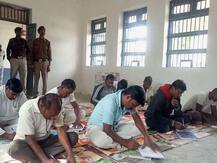 UP: बदल रही है जेलों की तस्वीर, सलाखों के पीछे से कैदी जिंदगी को दे रहे हैं नया रूप