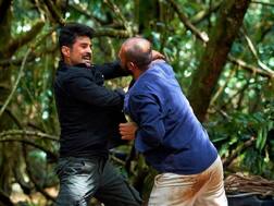 Naxalbari Review: राजीव खंडेलवाल ने कहानी चुनने में फिर खाया गच्चा, न वेबसीरीज की बनी बात न चला हीरो का जादू