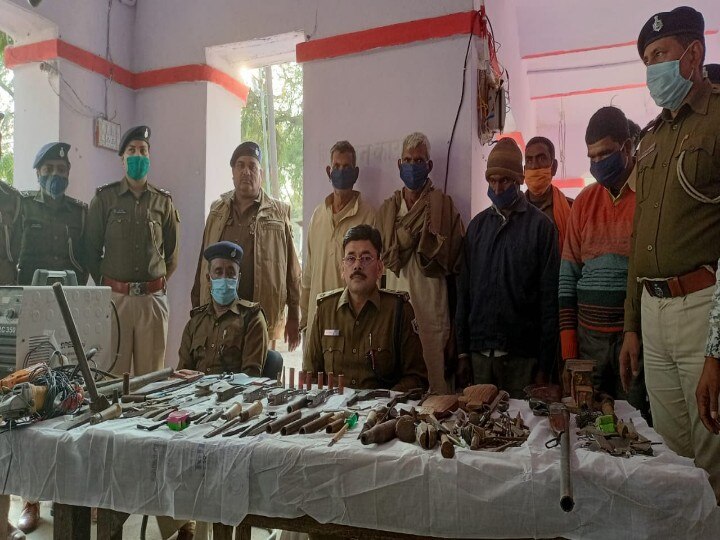 Bihar: Kaimur police busted mini gun factory, recovered several semi-manufactured weapons, four arrested ann बिहार: कैमूर पुलिस ने मिनी गन फैक्ट्री का किया उद्भेदन, कई अर्धनिर्मित हथियार किया बरामद, चार गिरफ्तार