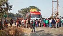 बिहार: सुपौल में बस से कुचलकर दो युवकों की मौत, घटना के विरोध में सड़क जाम
