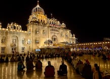 Guru Nanak Jayanti 2020: प्रकाश पर्व पर बंगला साहिब समेत गोल्डन टेंपल रोशनी से जगमगाया, देखें तस्वीरें