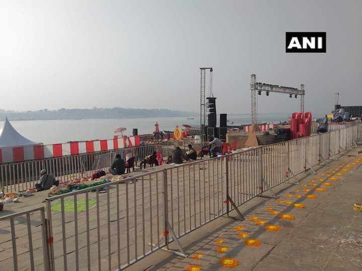 घाटों को खूबसूरती रंगों से चित्रकारी व रंगोली से सजाया जा रहा है.