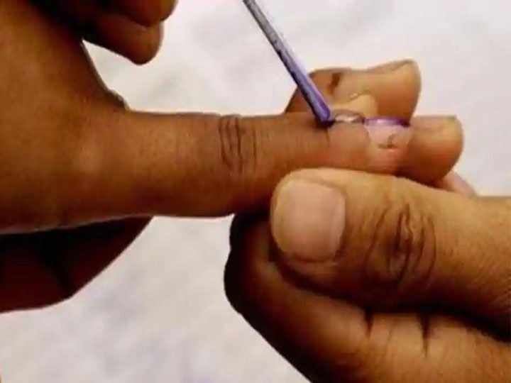 Indian Voting Know where does indelible ink voter ink used polling booth imported which country Voting Ink: जानिए- चुनाव के दौरान पोलिंग बूथ पर इस्तेमाल होने वाली इंक कैसे बनती है और कहां से आयात की जाती है