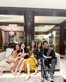 Manish Malhotra के घर हुई नए साल की पार्टी, kartik Aaryan से लेकर कृति सेनन तक सितारों का लगा जमावड़ा