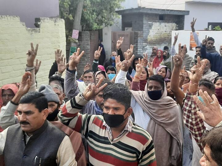 Jammu voting of second phase of District Development Council election continues ANN जम्मू: जिला विकास परिषद चुनाव के दूसरे चरण की वोटिंग जारी, 125 उम्मीदवारों की किस्मत का होगा फैसला