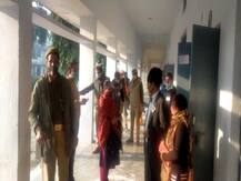 रायबरेली: कोविड नियमों को ध्यान में रखते हुये MLC चुनाव में मतदान जारी, सुरक्षा के पुख्ता इंतजाम