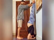 प्रेंग्नेट अनुष्का शर्मा को विराट कोहली ने करवाया शीर्षासन, देखें बेबी बंप की खूबसूरत तस्वीरें