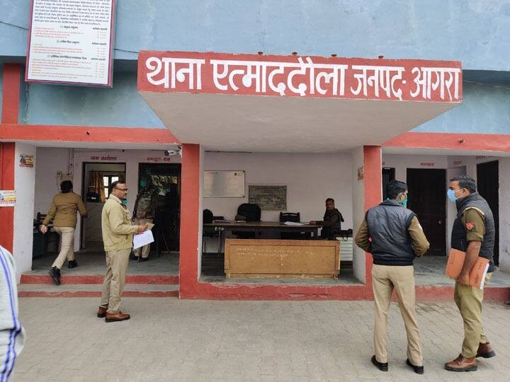 आगरा: पार्टी में दोस्त की रिवॉल्वर से गोली लगने से युवक की मौत, परिजनों ने लगाया हत्या का आरोप a man shot dead during a party in agra one accused taken to custody ann आगरा: पार्टी में दोस्त की रिवॉल्वर से गोली लगने से युवक की मौत, परिजनों ने लगाया हत्या का आरोप