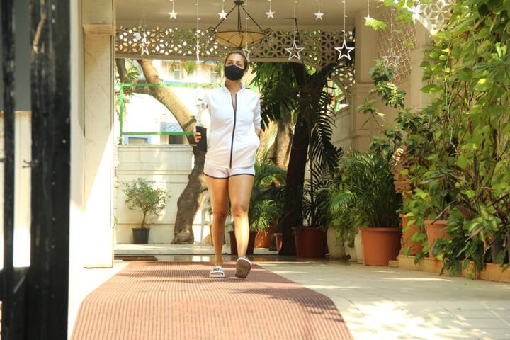 मलाइका के फैशन स्टाइल्स को तो बॉलीवुड में कोई टक्कर नहीं दे सकता है. उनके पास एक बेहतरीन फैशन सेंस है. वह जहां भी जाती हैं, लोगों का ध्यान अपनी और आकर्षित करवा लेती हैं. (सभी फोटोः मानव मंगलानी)