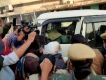 किसानों के प्रदर्शन में शामिल होने पहुंचीं शाहीन बाग एक्टिविस्ट बिल्किस दादी को पुलिस ने हिरासत में लिया