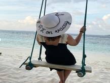 हिना खान मालदीव में मना रहीं हैं वेकेशन, देर रात समंदर के किनारे फोटोशूट करती दिखीं