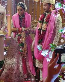 Wedding Album: शादी के बंधन में बंधे आदित्य और श्वेता, यहां देखिए जयमाला से लेकर फेरों तक की खास तस्वीरें