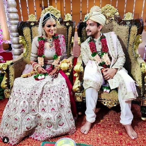 Wedding Album: शादी के बंधन में बंधे आदित्य और श्वेता, यहां देखिए जयमाला से लेकर फेरों तक की खास तस्वीरें