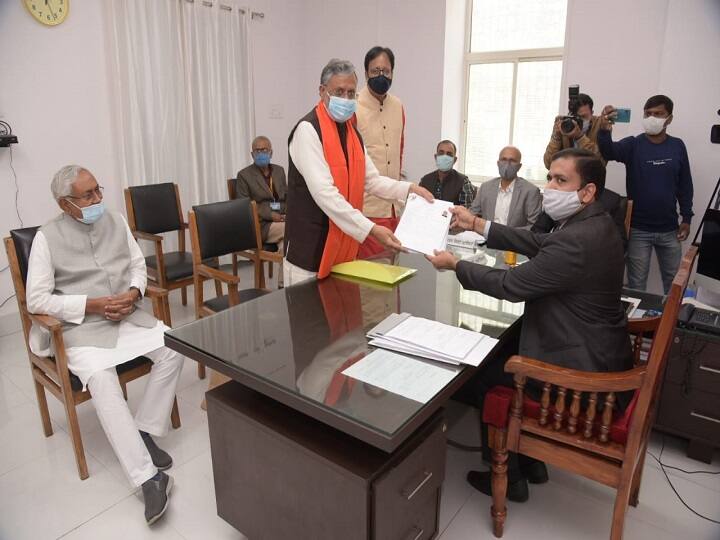 बिहार:राज्यसभा उपचुनाव के लिए सुशील मोदी ने किया नामांकन, मुख्यमंत्री ने कहा-मैं बधाई देने आया हूं Bihar: Sushil Kumar modi filed nomination for rajya sabha..know how CM nitish Kumar reacted ann बिहार:राज्यसभा उपचुनाव के लिए सुशील मोदी ने किया नामांकन, मुख्यमंत्री ने कहा-मैं बधाई देने आया हूं