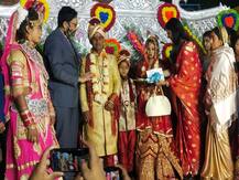 देवरिया: डीएम ने शहीद जवान की बेटी का किया कन्यादान, निभाया पिता का फर्ज