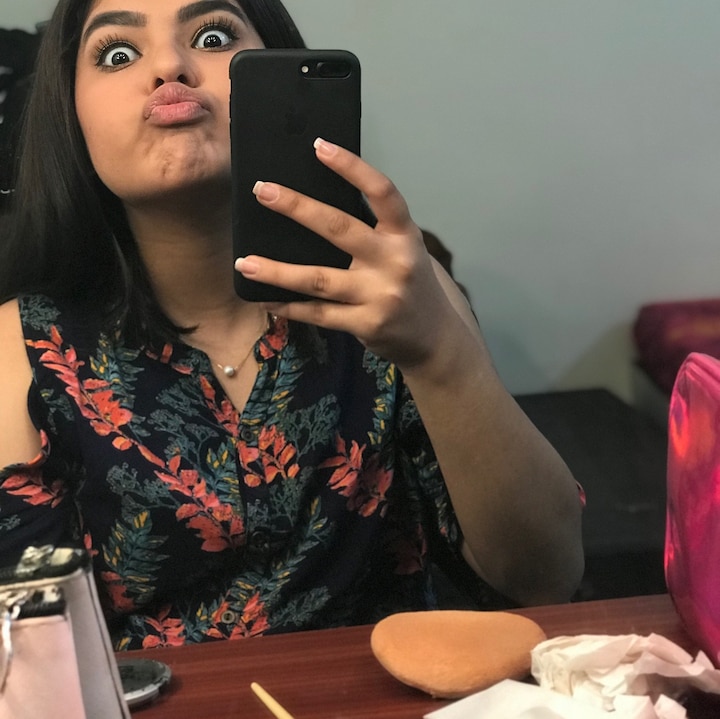 हालांकि निधि भानुशाली शो को छोड़ चुकी हैं, लेकिन उनकी पॉपुलैरिटी बिल्कुल भी कम नहीं हैं. वह सोशल मीडिया पर काफी एक्टिव रहती हैं. 