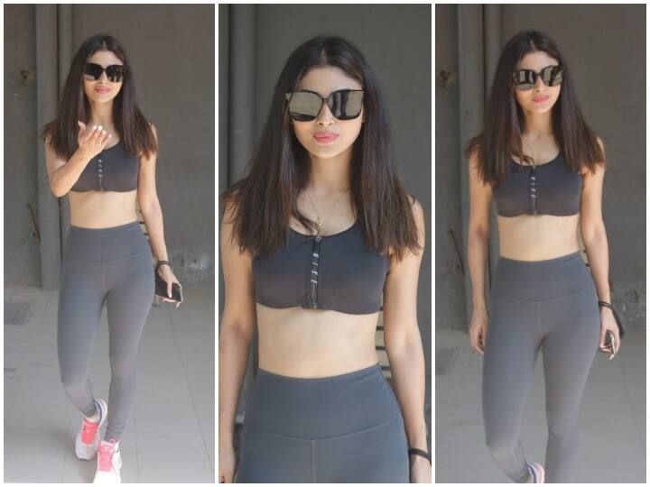 बॉलीवुड अभिनेत्री मौनी रॉय को हाल ही में मुंबई में स्पॉट किया गया. इस दौरान एक्ट्रेस की कुछ खास तस्वीरें हम आपके लिए लेकर आए हैं. मौनी की इन तस्वीरों को देखने के लिए रुख कीजिए आगे की स्लाइड्स का. (Photo Credit: Manav Manglani)