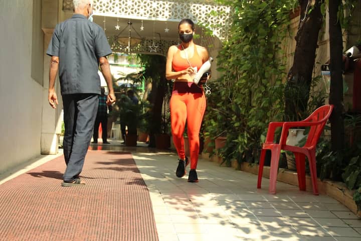 इसके साथ ही हाल ही में मलाइका अर्जुन कपूर के साथ हिमाचल में वैकेशन मनाने भी गई थीं. (Photo Credit: Manav Manglani)