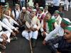 नोएडा-दिल्ली सीमा पर किसानों का प्रदर्शन जारी, चिल्ला मार्ग को आंशिक तौर पर खोला गया