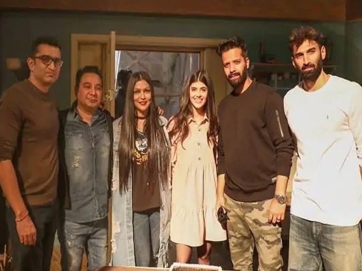 Aditya Roy Kapur- Sanjana Sanghi started shooting for her upcoming film Om: The Battle Within Begins Aditya Roy Kapur- Sanjana Sanghi ने शुरु की अपनी अपकमिंग फिल्म Om: The Battle Within Begins की शूटिंग