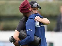 केन विलियमसन ने रोच को गले लगाकर जीता फैंस का दिल, जानें क्यों वायरल हो रही है यह तस्वीर