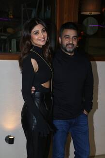 In Pics: काफी समय बाद देर रात पति राज संग डेट नाइट पर स्पॉट हुई शिल्पा शेट्टी, देखिए तस्वीरें