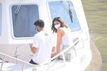 Photos: रणवीर सिंह नहीं बल्कि इस अभिनेता के साथ मुंबई में स्पॉट हुईं दीपिका पादुकोण, सामने आई ये तस्वीरें