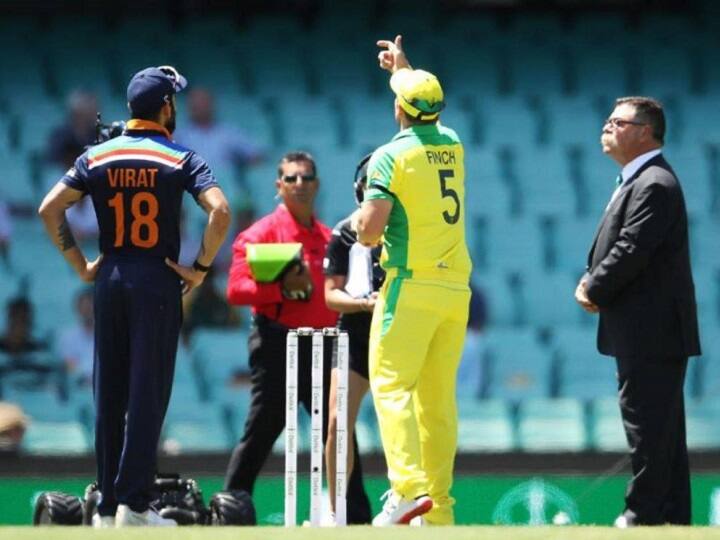 India vs Australia 1st T20 Playing XI: टी नटराजन को मिला डेब्यू का मौका, दोनों टीमों में हुए हैं कई बड़े बदलाव India vs Australia T20 Playing 11 Ind vs Aus 1st T20 Match list of players in final playing 11 India vs Australia 1st T20 Playing XI: टी नटराजन को मिला डेब्यू का मौका, दोनों टीमों में हुए हैं कई बड़े बदलाव