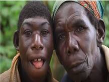 अफ्रीकी जंगल में रहने वाले ‘रियल लाइफ मोगली' को गांववालों ने ठुकराया, अब मिल रही है क्राउडफंडिंग