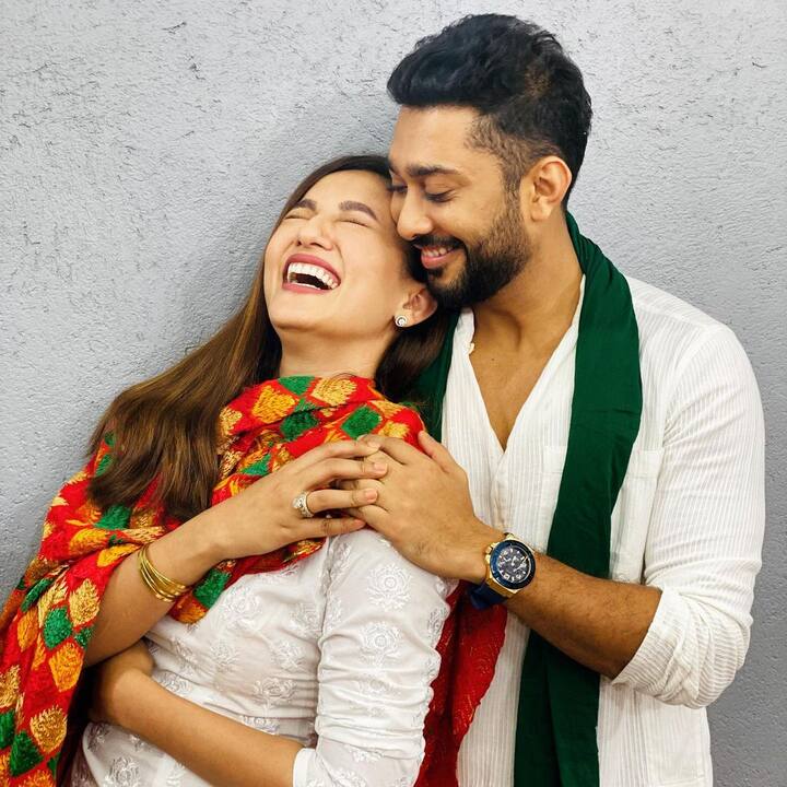 जैद अपनी सौतेली मां यानी इस्माइल की दूसरी पत्नी आयशा के भी काफी क्लोज हैं. जैद ने अपने रिलेशनश‍िप के बारे में भी इस्माइल से पहले आयशा की बताया था. वो म्यूजिक वीडियोज में नजर आ चुके हैं. 