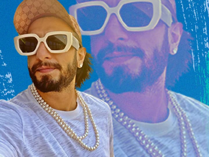 ranveer singh shares selfie wearing pearl necklace Ranveer Singh ने मोती का नेकलेस पहन क्लिक की Selfie, Arjun Kapoor बोले-'बाबा तू हीरा नहीं मोती है'