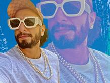 Ranveer Singh ने मोती का नेकलेस पहन क्लिक की Selfie, Arjun Kapoor बोले-'बाबा तू हीरा नहीं मोती है'