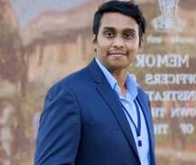 IAS Success Story: IIT ग्रेजुएट से IAS बनने तक, कैसे पूरा किया कार्तिक ने पहली बार में यह सफर? जानें यहां