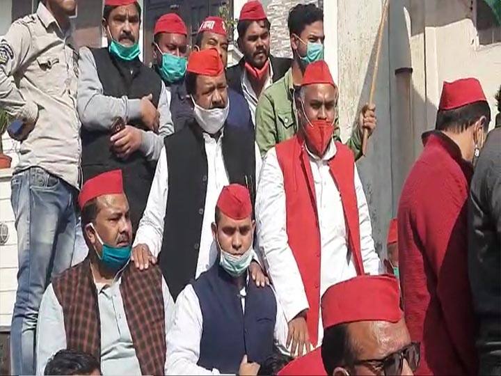 सहारनपुर: किसानों के समर्थन में सपा का प्रदर्शन, विधायक संजय गर्ग को घर में किया गया नजरबंद Samajwadi Party MLA house arrest ahead of Protest ann सहारनपुर: किसानों के समर्थन में सपा का प्रदर्शन, विधायक संजय गर्ग को घर में किया गया नजरबंद